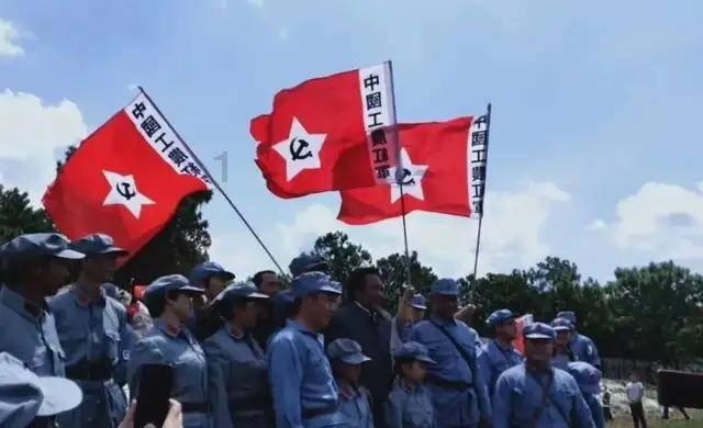 曹颖49岁吃饭遭嘲“滤镜太强”：面容憔悴，皱纹明显