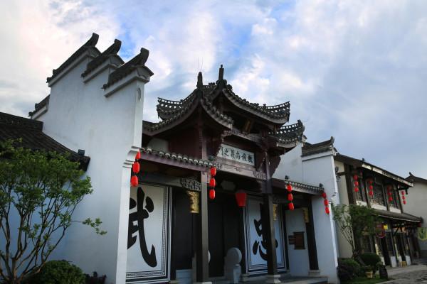 芭比的大学之旅
